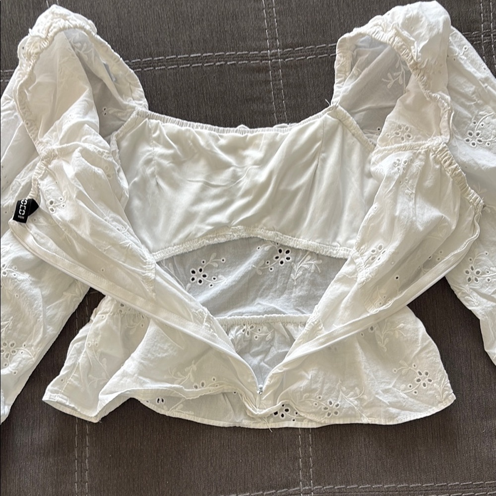 Divided Cream Blouse with Bishop Sleeves and Ruffled Peplum. XS - Picture 8 of 8